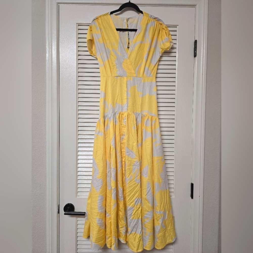 White & Yellow V-Neck Lightweight Short-Sleeve Maxi Dress With Leg Slit